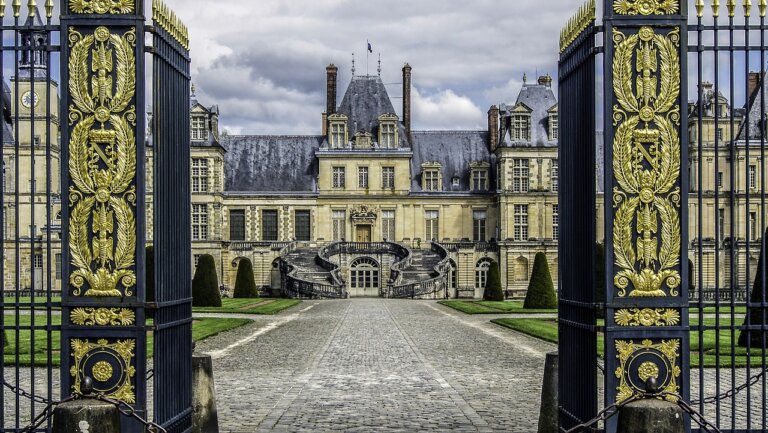 Why Visit Château de Fontainebleau Instead of Versailles